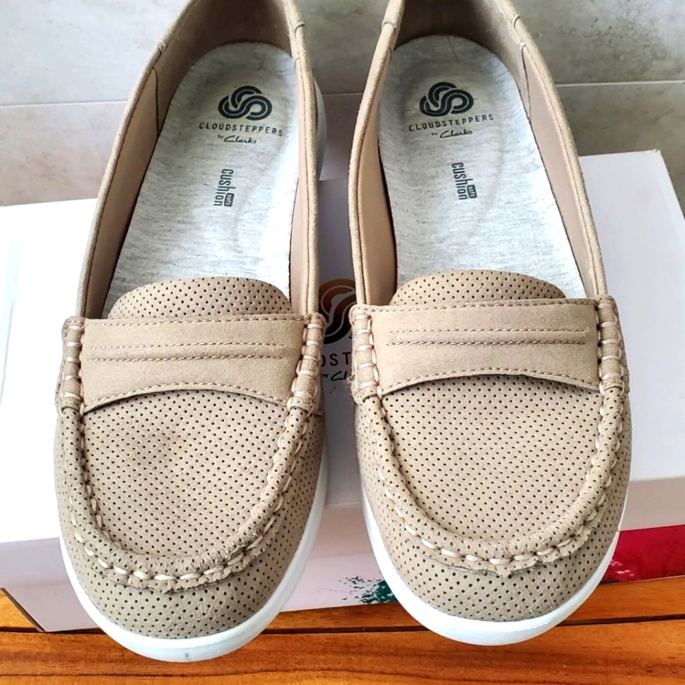 New CLOUDSTEPPERS Clarks Jocolin Maye Sand Sable SLIP-ON Loafer Womens sz 8